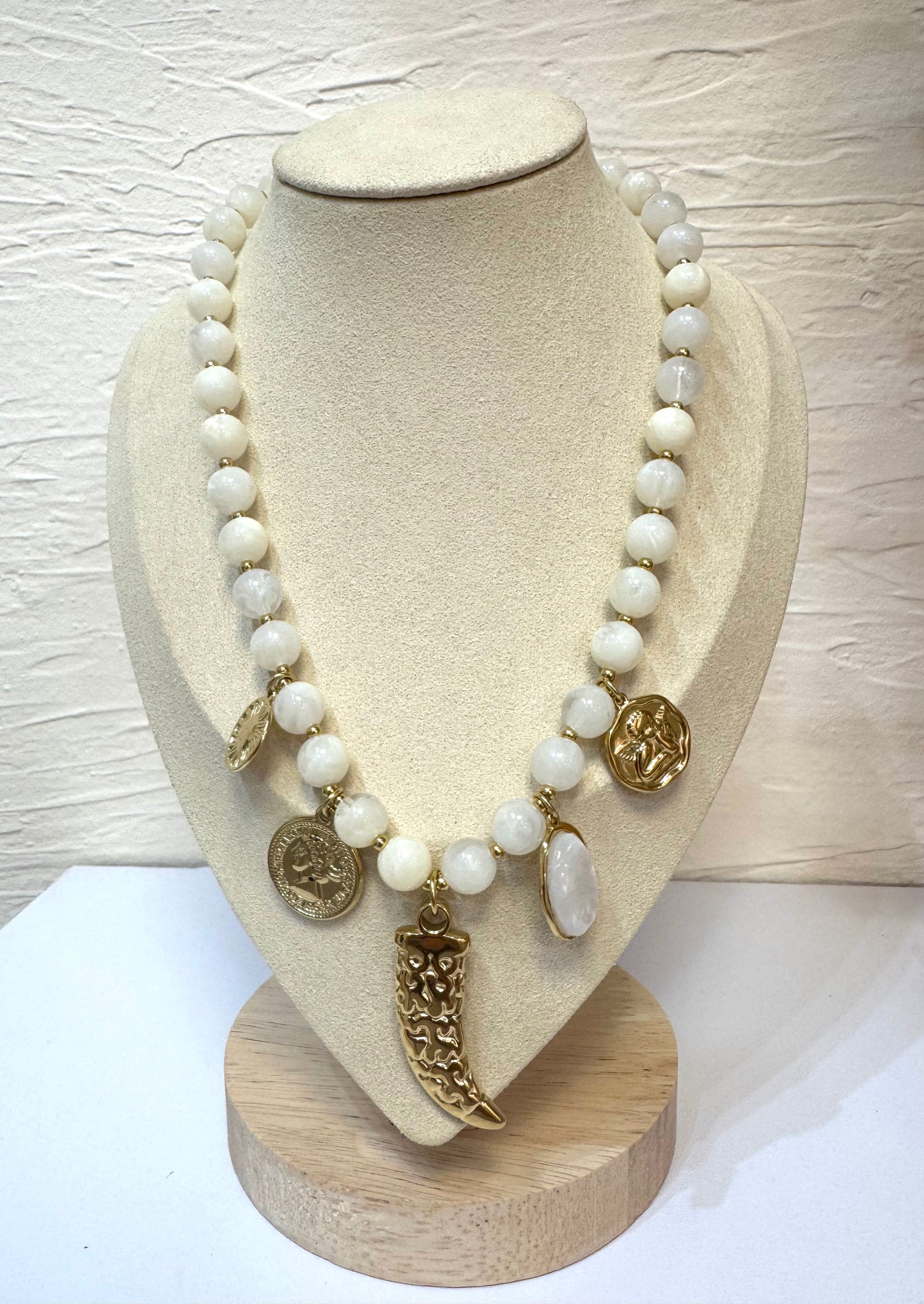 Collar colmillo