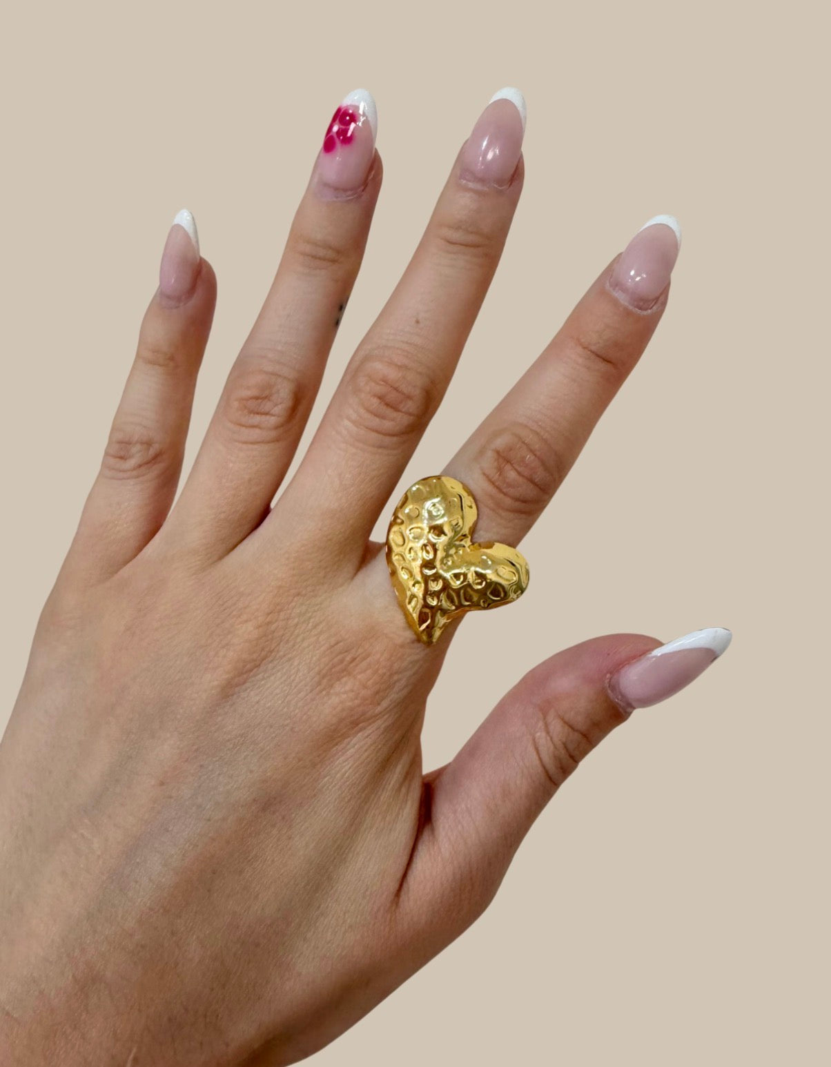 Anillo corazón grabado