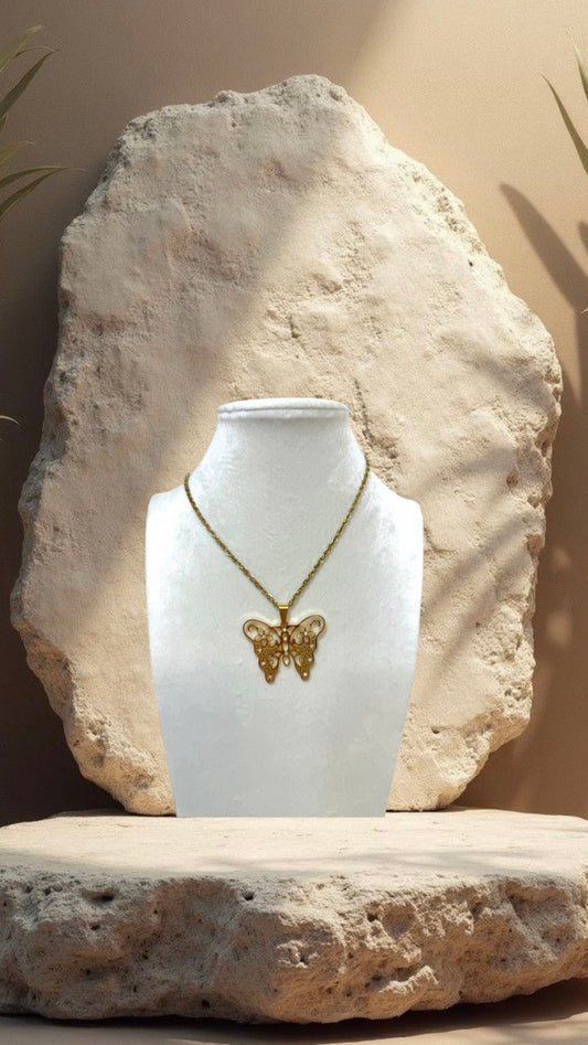 Cadena con dije mariposa