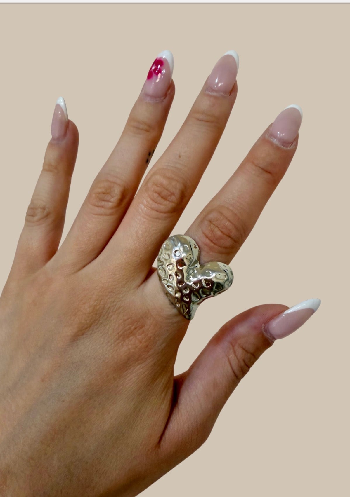 Anillo corazón grabado
