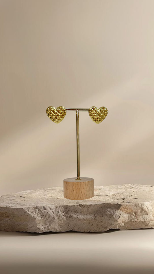 Pendientes corazón grabado