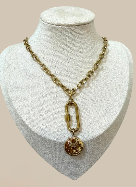 Collar con charm