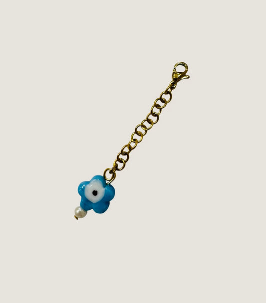 Flor blue con cadena