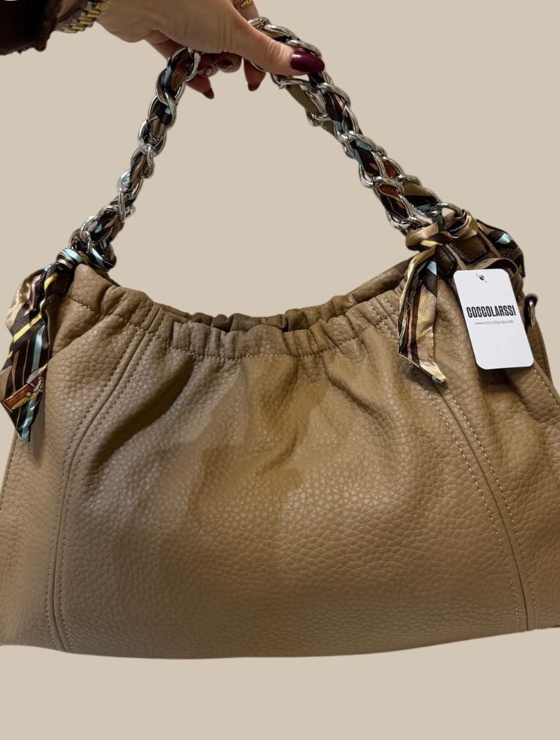 Bolso piel detalle pañuelo