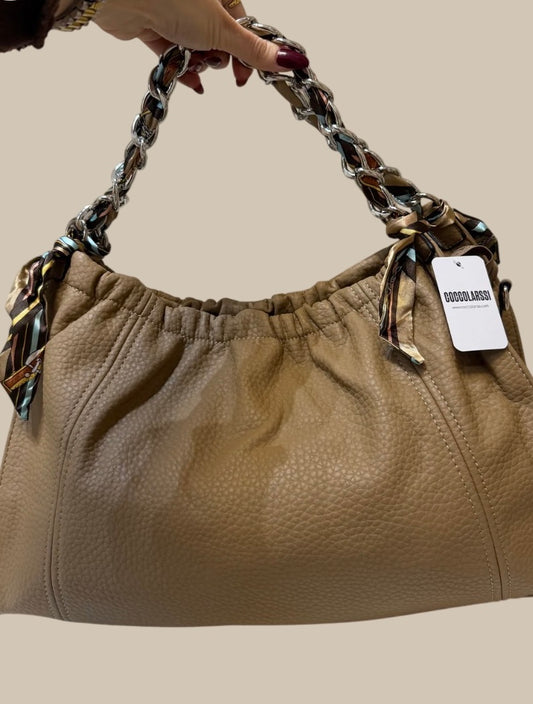 Bolso piel detalle pañuelo
