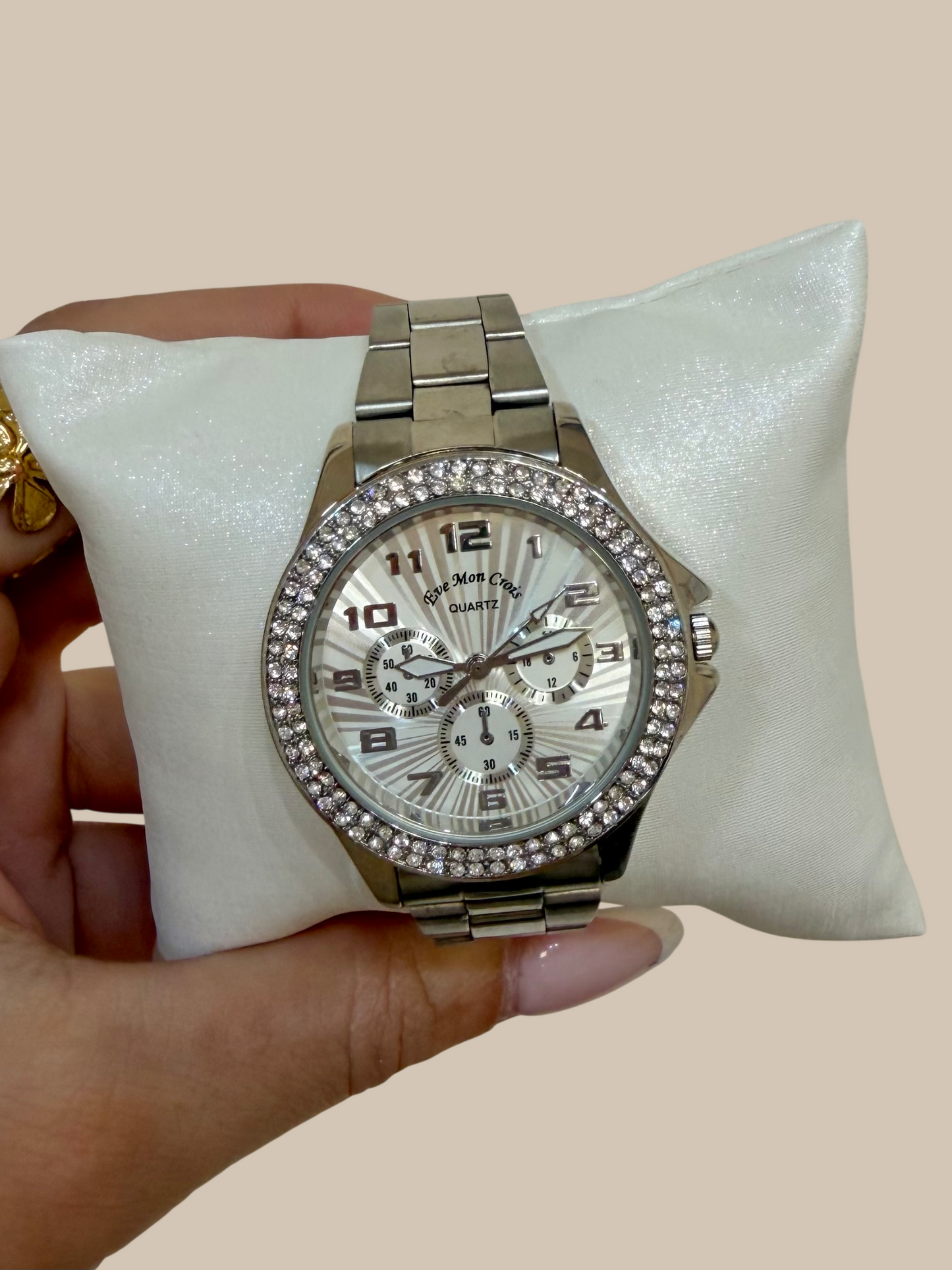 Reloj con detalle circonitas